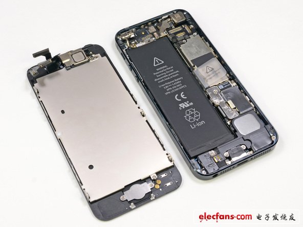 iphone5內(nèi)部及顯示屏前后蓋一覽無遺。我們可以看到什么？大容量電池？天線連接器？麥克風(fēng)？攝像機(jī)？手機(jī)振動(dòng)器