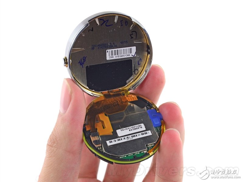 Moto 360暴力拆解：足以秒殺Apple Watch的智能手表？